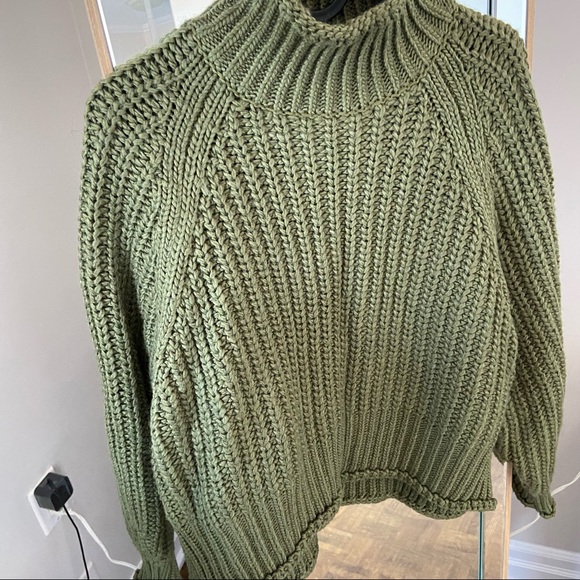 Cable Knit Cropped Chuncky Warm Sweater - Picture 2 of 4